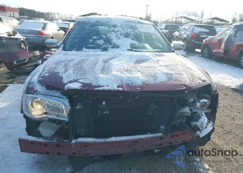 2018 Chrysler 300 Touring из США, поврежденный, VIN 2C3CCAAG2JH330911